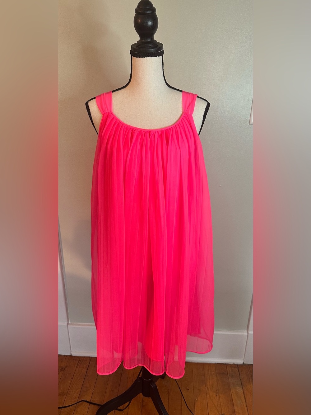 Vintage Dorsey 60s Vibrant Hot Pink Chiffon Babydoll Nightie size Med/Large